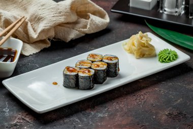 Unagi Maki 'yi yakın plan görüntüle.