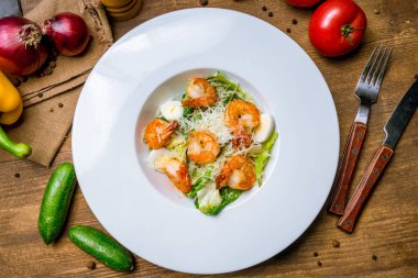 karidesli salata sezarı