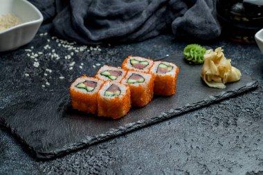 Kaliforniya usulü ton balığı.