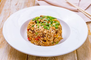 Tayland usulü kızarmış pilav.