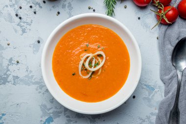 Kalamarlı domates çorbası