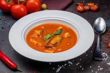 Deniz ürünleri güveci kasesi yakın çekim görüntüsü