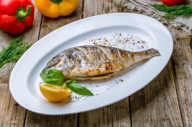 Dorado ızgaraya yakın görüntüde