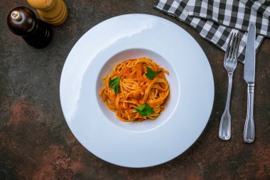 Domates soslu sebzeli spagetti.