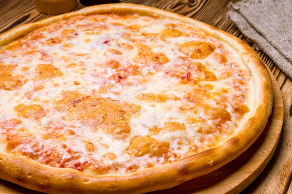 Italienische Pizza Margherita Aus Nächster Nähe — Stockfoto