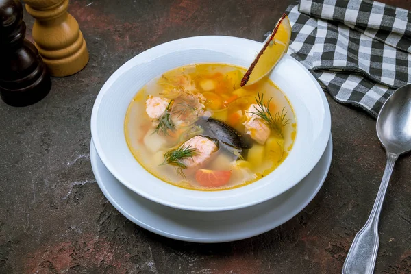 Sup Ikan Piring Putih — Stok Foto