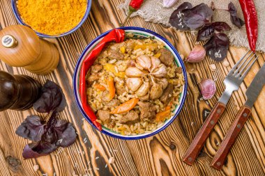 sığır eti yakın görünümü ile pilav