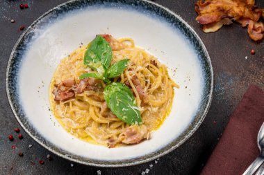 Pastırmalı spagetti.