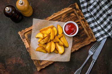 Tahtadaki patatesler.