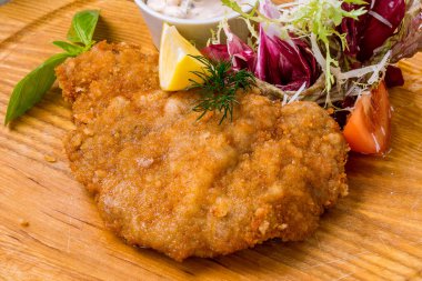 Dana etinden Viyana şnitzeli