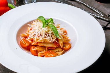 Makarna Penne arabiata yakın çekim görüntüsü