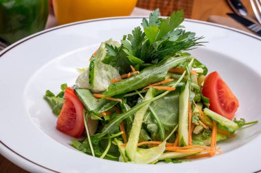 Yeşil sebze salatası. Yakın plan.