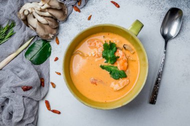 Tom Yam çorbası yakın plan görüntüsü