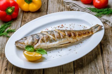 Kızarmış levrek yakın çekim görüntüsü