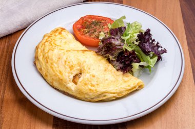 Tabakta omlet kahvaltısı