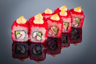 Kaliforniya kırmızı havyarda yuvarlanıyor