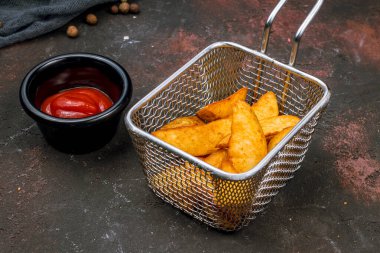 Tahtadaki patatesler.