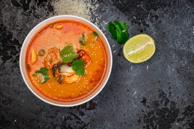 Tom Yam çorbası yakın plan görüntüsü
