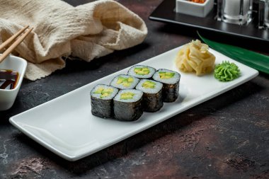 avokado Maki yakın plan görüntüsünü aktar