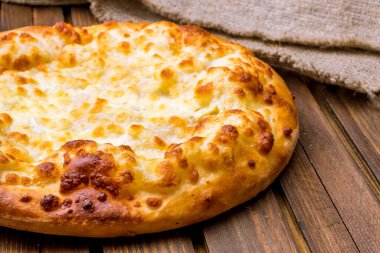 Peynir görünümlü khachapuri