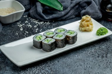 Salatalık görünümlü yuvarlan