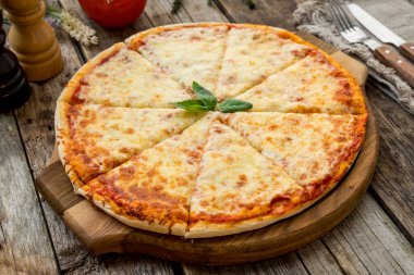 İtalyan pizzası Margherita yakın çekim