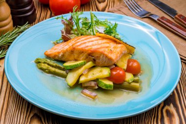 Izgarada somon bifteği