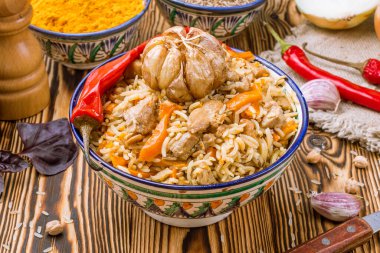 Tavuğu yakından gören pilav