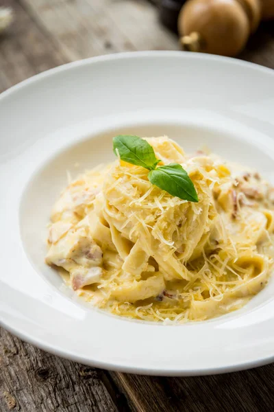 Fettuccine Carbonara Sur Une Assiette — Photo