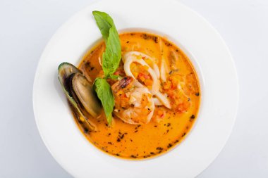 Tom Yam deniz ürünleri çorbası