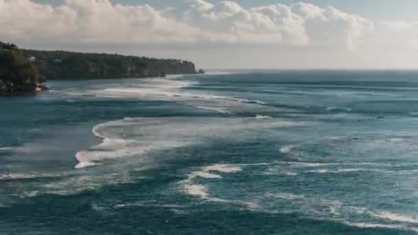 Waves in ocean, big swell Bali. Indonesia. clouds moving Timelapse hyperlapse 4k — Stock Video