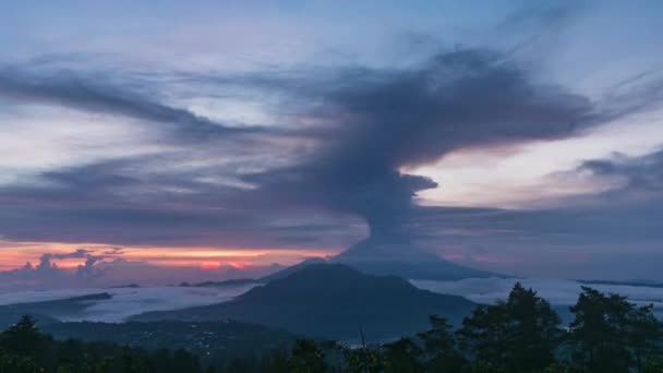 Eruption of the volcano Agung Indonesia kintamani. timelapse hyperlapse 4k bali — Stock Video