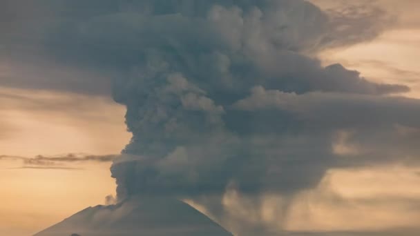 Wybuch wulkanu Agung Indonesia kintamani. hiperlapsja timelapse 4k bali — Wideo stockowe