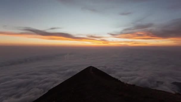 Sunset at the top of Agung volcano in clouds Bali. timelapse hyperlapse 4k bali — Stock Video