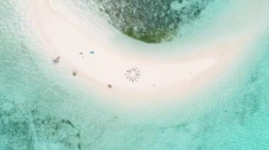 Manta ışını noktası. Mavi göl Flores tropikal cenneti. Labuan Bajo. İnsansız hava aracı