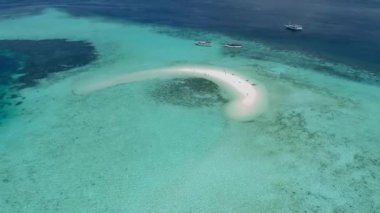 Manta ışını noktası. Mavi göl Flores tropikal cenneti. Labuan Bajo. İnsansız hava aracı