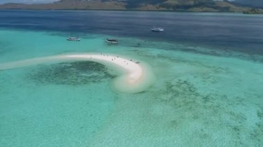 Manta ışını noktası. Mavi göl Flores tropikal cenneti. Labuan Bajo. İnsansız hava aracı