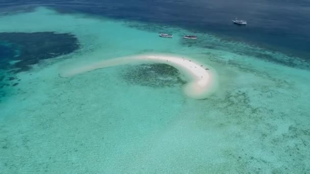 Manta ray Point. Błękitna laguna Flores tropikalny raj. Labuan Bajo. antena drona — Wideo stockowe