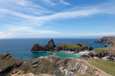 İngiltere 'nin Cornwall Kertenkele yarımadasındaki resimli Kynance Koyu' nun uçurum üstü görüntüsü