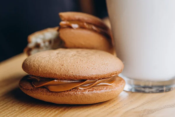 Nahaufnahme Traditionelle Schokolade Und Kürbiskuchen Mit Vanille Frischkäse Hintergrund Für — Stockfoto