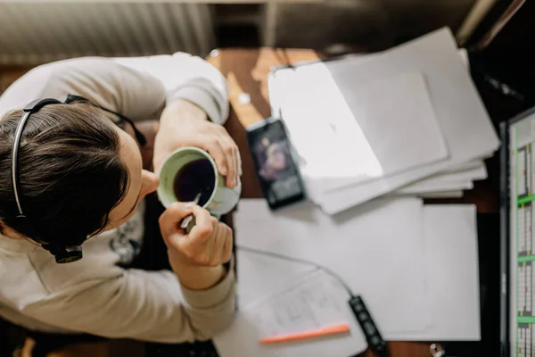 Junge Frau Gespräch Mit Kunden Hause Online Call Center Eine — Stockfoto