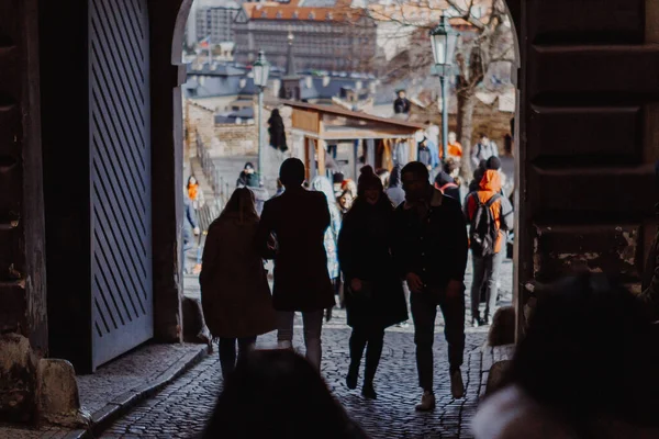 2020 Prag Tjeckien Prags Turistgator Fulla Turister Som Promenerar Genom — Stockfoto