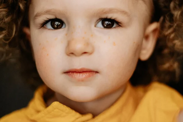 Ritratto Luminoso Una Bambina Carina — Foto Stock