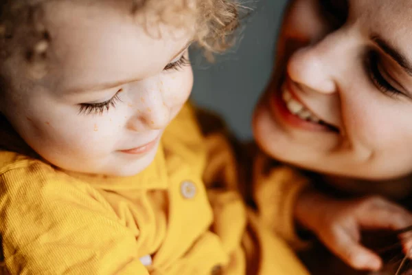 Mom Daughter Attractive Young Mother Her Fragile Curly Baby Girl — Stock Photo, Image