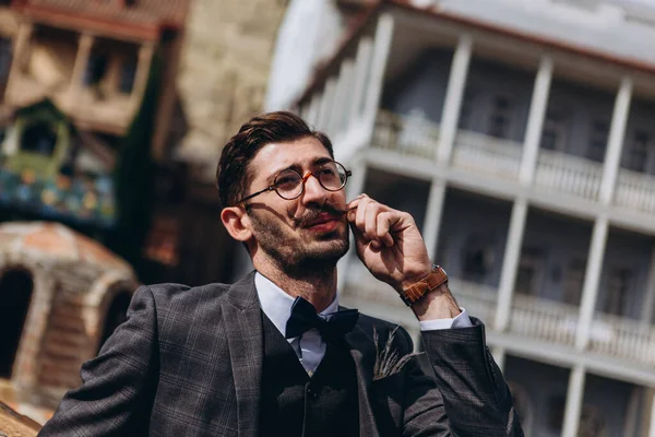 Porträt Eines Stilvollen Authentischen Georgiers Der Mitten Der Altstadt Von — Stockfoto