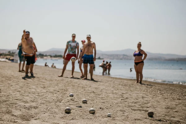 Porträt Freundlicher Menschen Die Aller Ruhe Strand Der Nähe Eines — Stockfoto