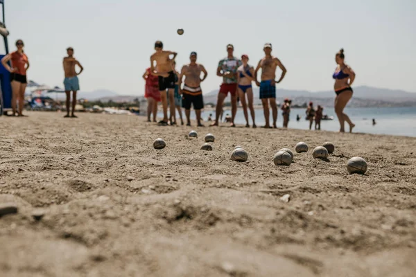 Strandurlaub Für Touristen Aus Ganz Europa Sie Spielen Ein Aktives — Stockfoto