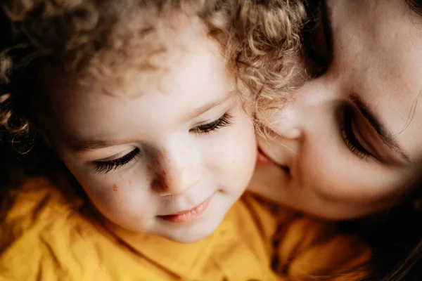 Mom Daughter Attractive Young Mother Her Fragile Curly Baby Girl — Stock Photo, Image