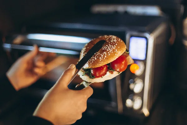 Processo Fazer Grelhar Sanduíche Forno Microondas Café Fast Food — Fotografia de Stock