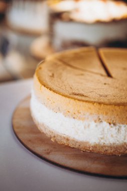 Bir dilimli balkabağı turtası.